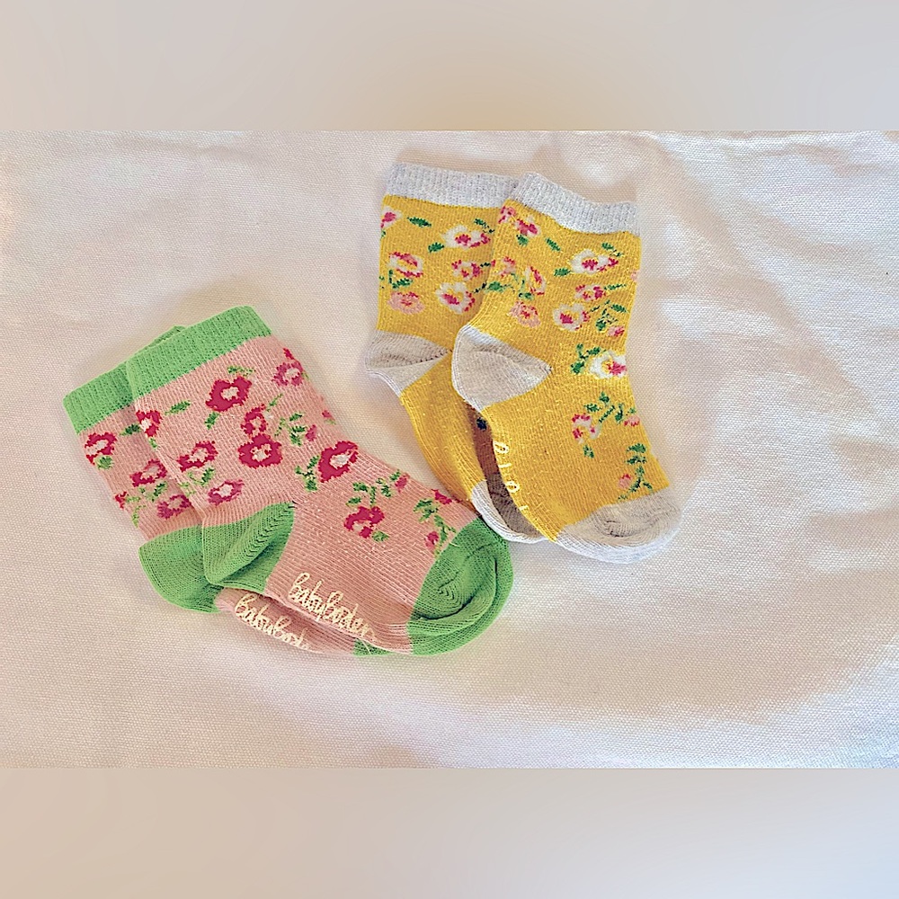 Adorable set of Mini Boden floral socks. Believed size is 12-18 month.
